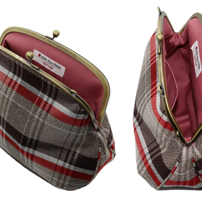 撥水加工・西陣織シルクネップ・がまぐちポシェット・メランジチェック・ベージュ・開けた状態