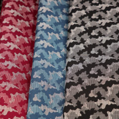 モダンな迷彩柄と思いきや、実はグレンチェックになっているジャカード生地