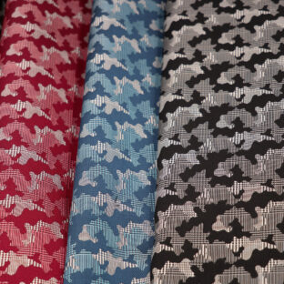 モダンな迷彩柄と思いきや、実はグレンチェックになっているジャカード生地