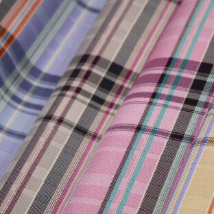 平織(ひらおり)×ヤスラ経の多色で美しい格子柄