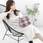 撥水加工・西陣織シルクネップ・がまぐちポシェット・メランジチェック・ベージュ・モデル画像3