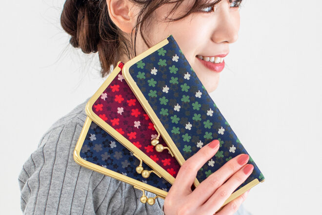 西陣織マスクケース 小花吹雪 モデルイメージ画像