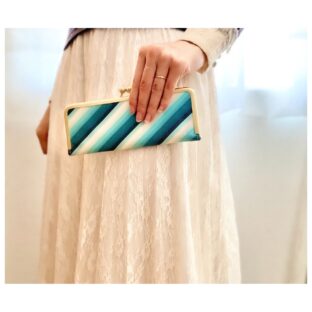 気品溢れる可愛さ💕/撥水加工・西陣織シルク・抗菌・抗ウイルス・がまぐちマスクケース・グラデーションストライプ・日本製