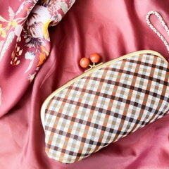 プリントでは表現出来ない美しさ。西陣織のがま口長財布/西陣織シルク・がま口長財布・京組紐ストラップ付・ギンガムチェック・ブラウン・日本製