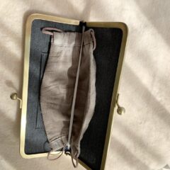 素敵なマスクケース💕/撥水加工・西陣織シルク・抗菌・抗ウイルス・がまぐちマスクケース・小花吹雪・日本製