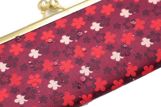 西陣織マスクケース 小花吹雪レッド 撥水イメージ