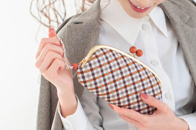 西陣織ギンガムチェック長財布 ブラウン モデルイメージ画像