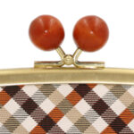 西陣織シルク・がま口長財布・京組紐ストラップ付・ギンガムチェック・ブラウン・木玉部分拡大