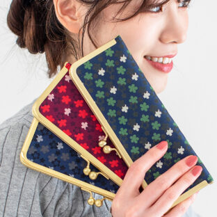 西陣織の経繻子(タテシュス)がとても美しいモダンな花柄