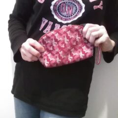 こだわりの西陣織ポーチ。グレンチェック基調の迷彩柄がとてもお洒落で自慢したくなる逸品!そのまま持ち歩いてもバッグインバッグにも最適です。/西陣織シルク・シェル型ポーチ・京組紐引手・迷彩グレンチェック・レッド迷彩・日本製