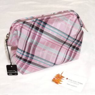 とにかく可愛い/撥水加工・西陣織シルク・がばっと開くアクセサリーポーチ・マルチチェック・ローズピンク・日本製