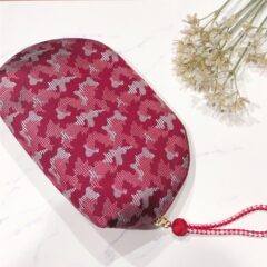 西陣織シルクポーチを使ってみました/西陣織シルク・シェル型ポーチ・京組紐引手・迷彩グレンチェック・レッド迷彩・日本製