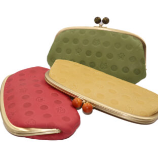 猫と肉球の型押しがとっても可愛い長財布が「Amazon」でも購入出来るようになりました!