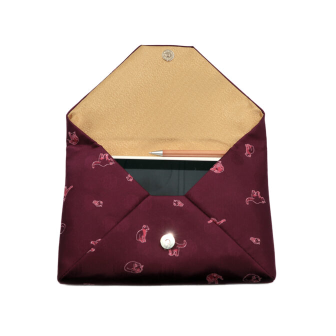 ねこクラッチ　レッド　開けた状態2