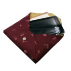 ねこクラッチ　レッド　使うイメージ