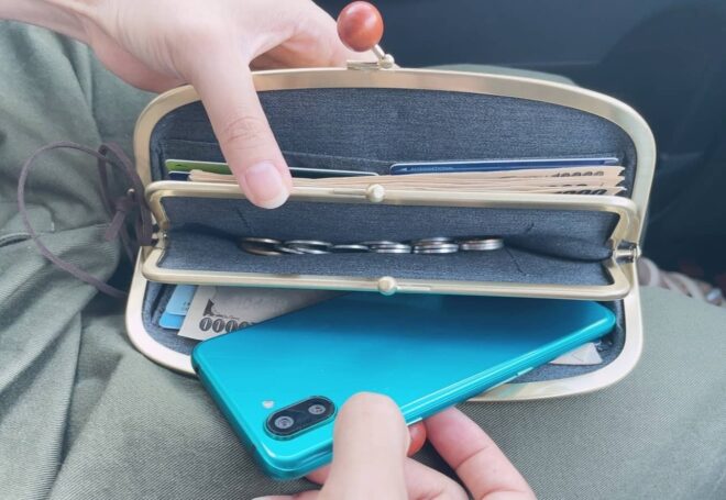 猫財布　使用イメージ　お客様提供画像