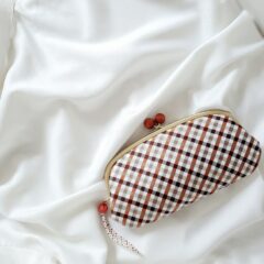 大容量で使いやすいがま口財布/西陣織シルク・がま口長財布・京組紐ストラップ付・ギンガムチェック・ブラウン