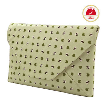 お座りパンダ・西陣織シルク・数寄屋袋・クラッチバッグ・伝統工芸・B5サイズタブレット対応・若葉色（わかばいろ）・ライトグリーン・レディース・日本製