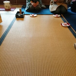 お茶席だけじゃ勿体無い!数寄屋袋は丁度良いサイズ感でマルチに使える優れもの